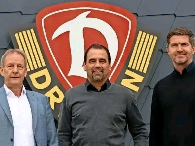 EILMELDUNG AUS LEVERKUSEN! In einem historischen Moment für den deutschen Fußball verkündet Bayer 04 eine Sensation: Vereinsikone Ulf Kirsten, der unsterbliche Torjäger und Inbegriff von „Neverkusen“-Leidenschaft, wird als größter Spieler der Klubgeschichte geehrt! Er erhält als allererster eine völlig neue, noch nie dagewesene Auszeichnung – ein Denkmal lebender Legende. Fans sind elektrisiert, das Stadion bebt vor Emotionen, und Fußball-Deutschland verneigt sich vor einem Helden für die Ewigkeit! ⚽