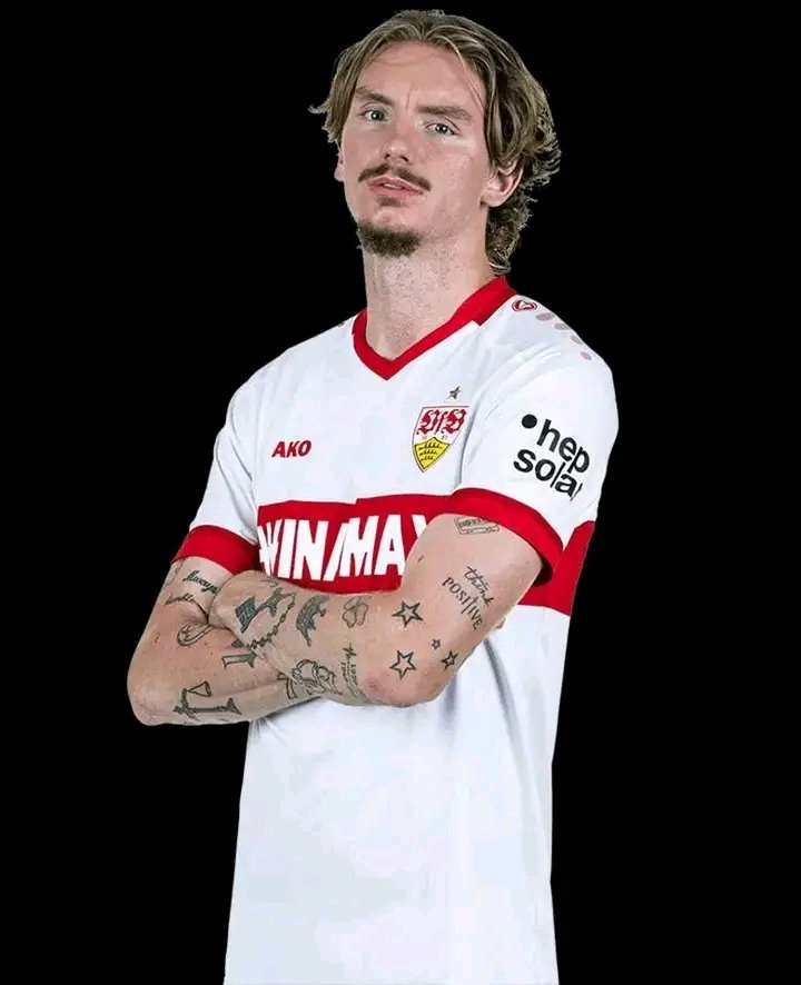 VfB-Star Nick Woltemade hat mit einer außergewöhnlichen Geste für Aufsehen gesorgt: Nach der Unterzeichnung seines Bundesliga-Vertrags spendete er seine gesamte Antrittsprämie von zwei Millionen Dollar für den Kampf gegen Obdachlosigkeit in Deutschland. Diese selbstlose Entscheidung zeigt nicht nur sein soziales Engagement, sondern auch seinen Wunsch, echte Veränderungen außerhalb des Spielfelds zu bewirken. Die Aktion gilt als eine der großzügigsten Spenden eines Profisportlers und wurde von Fans und Experten gleichermaßen mit großer Anerkennung aufgenommen.