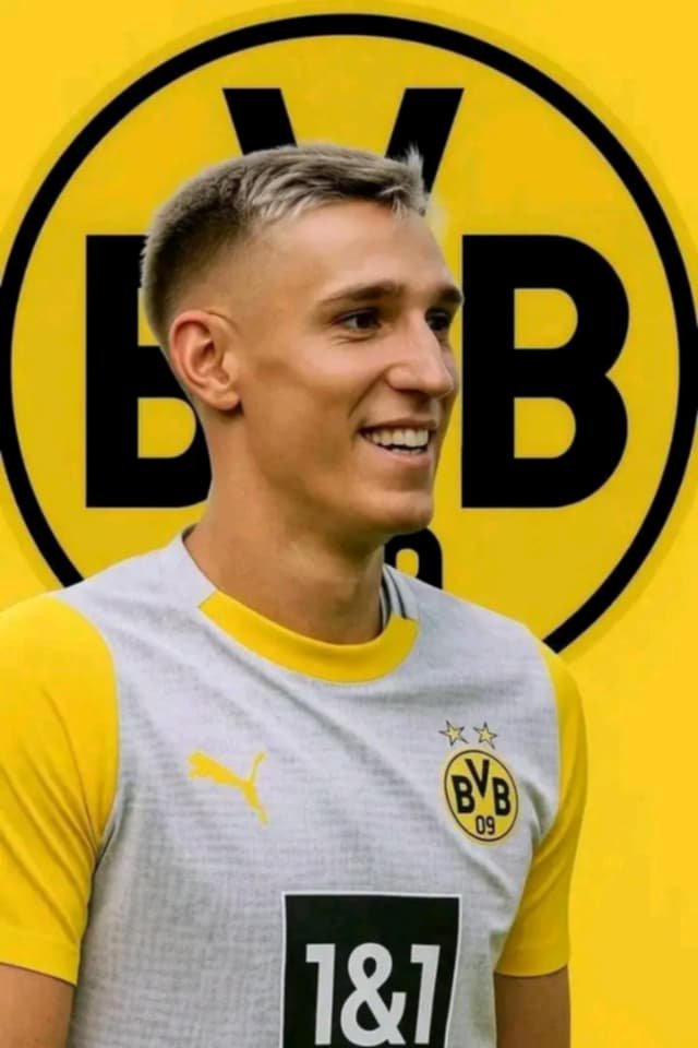 Transfer-Explosion in Deutschland! Bayern München sorgt für ein historisches Beben auf dem Transfermarkt: Nico Schlotterbeck verlässt völlig überraschend Borussia Dortmund und wechselt direkt zum größten Rivalen, dem FC Bayern! ⚡ Nationalspieler, Abwehrchef, Identifikationsfigur – und nun der spektakulärste Verrat der Bundesliga-Saison. Fabrizio Romano bestätigt exklusiv: Der Deal ist fix! Fans sind fassungslos, Experten schütteln den Kopf – dieser Wechsel wird die Liga dauerhaft verändern und für endlose Schlagzeilen sorgen!