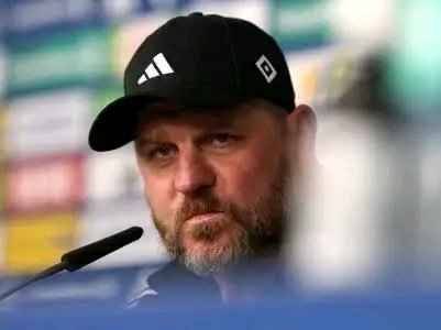 Schock in Berlin! Steffen Baumgart hat völlig überraschend verkündet, den 1. FC Union Berlin unmittelbar nach dem Duell zu verlassen! ⚡ Die Nachricht schlägt ein wie eine Bombe: Der leidenschaftliche Trainer, bekannt für seine unverwechselbare Art an der Seitenlinie, zieht abrupt den Schlussstrich. Fans sind geschockt, Spieler fassungslos – niemand hatte mit diesem Schritt gerechnet. Union verliert sein emotionales Herzstück, und die Bundesliga steht unter Schock. Ein Abschied, der die Liga erschüttert!