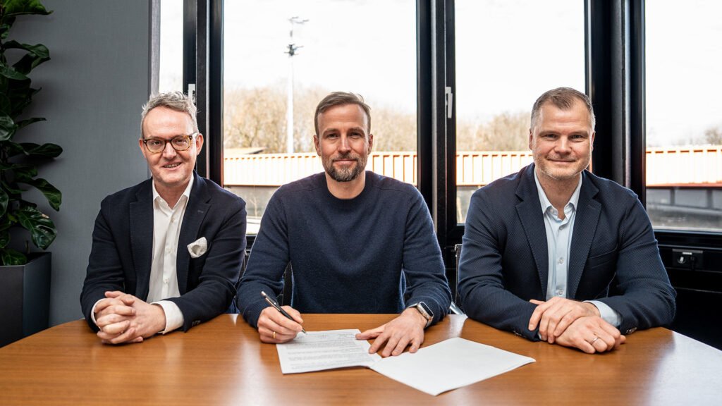 **„Explosiver Machtkampf beim VfB Stuttgart – Trainer Sebastian Hoeneß legt sich wegen ausstehender Gehälter und Boni mit Vorstandsboss Alexander Wehrle an“**