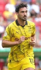 ESPN SHOCKER: Fußballwelt in Aufruhr – Mats Hummels feiert sensationelles Comeback bei Borussia Dortmund! Der Weltmeister von 2014 übernimmt überraschend als Co-Trainer der U21 und bringt sofort Siegermentalität, Erfahrung und Legendenstatus ins Nachwuchsteam. Ein Move, der BVB-Fans elektrisiert und Rivalen zittern lässt!