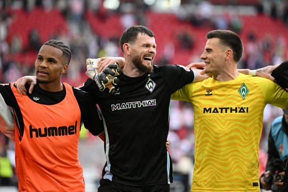 FUSSBALL-SENSATION IN BERLIN: Die Fans von Union Berlin sind außer sich vor Begeisterung, als der schottische Kraftstürmer Oliver Burke bei seinem spektakulären Medien-Debüt alle Blicke auf sich zieht – mit Charisma, Selbstbewusstsein und furchtlosem Charme. Reporter zeigten sich verblüfft, als der Ex-Premier-League-Stürmer versprach, die Bundesliga mit explosivem Tempo, enormer Stärke und unermüdlicher Energie zu erobern. Bei einer dramatischen Vorstellung voller Jubel, Blitzlichter und überschäumender Euphorie verkündete Burke seinen Eroberungszug durch Deutschland – Rivalen geschockt, Erwartungen riesig.