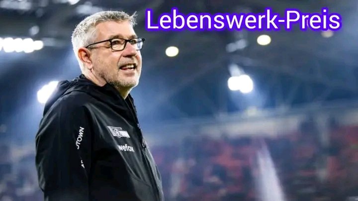 Sensation in Berlin! Union-Legende Urs Fischer erhält den Lifetime Achievement Award – ein Lebenswerk, das Geschichte schreibt! Unter seiner Führung stieg Union von einem Bundesliga-Außenseiter zu einem wahren Giganten auf: viermal in Folge obere Tabellenhälfte, Europa-League-Qualifikation 2021/22 und dann der magische Coup – Champions-League-Einzug 2022/23! ⚪ Fischer wird gefeiert wie ein Held, ein Trainer, der Träume Realität machte. Union ehrt damit den Mann, der den Kultklub unsterblich gemacht hat!