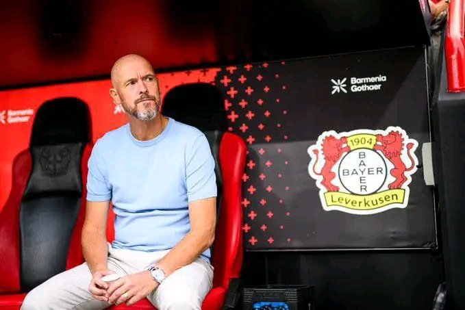 SCHOCKIERENDE WENDE: Bayern München wendet sich an Erik ten Hag! ⚪️ Nach wochenlangen Spekulationen hat Bayern Ten Hag offiziell mit zwei Mega-Angeboten kontaktiert, um das Ruder in München zu übernehmen. Der niederländische Taktiker, zuletzt mit dem Leverkusen-Drama in Verbindung gebracht, wird eines der Angebote prüfen und annehmen – ein Beben im europäischen Fußball! ⚡