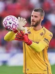 B̳O̳M̳B̳E̳ ̳I̳N̳ ̳B̳E̳R̳L̳I̳N̳: Union Berlin landet den Transfer-Coup des Jahres – David de Gea wechselt sensationell zu den Eisernen! Der Weltklasse-Keeper, einst Manchester-United-Legende und Champions-League-Star, unterschreibt in Köpenick und sorgt für ein wahres Fußball-Beben. Mit diesem Mega-Deal setzt Union ein klares Signal: Man will nicht nur mithalten, sondern an die Spitze! ⚪ Fans rasten aus, Experten reiben sich die Augen – das ist Geschichte pur!