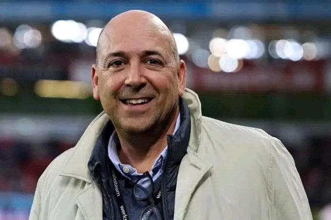 MEGA-BEBEN IN LEVERKUSEN! Präsident Fernando Carro hat völlig überraschend den Abriss der BayArena angekündigt – und die Bombe platzt: Ein gigantisches neues Stadion für 100.000 Fans soll entstehen! Damit katapultiert sich Bayer 04 in eine völlig neue Dimension. Die Pläne sind revolutionär: modernste Technik, weltweite Strahlkraft und eine Heimstätte, die jedes Spiel zum Spektakel macht. ⚡⚽ Fans sind sprachlos, euphorisch und zugleich schockiert – ein historischer Knall, der die Bundesliga ins Wanken bringt! ️