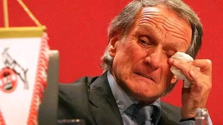 UNFASSBARE GESTE! Vereinslegende Wolfgang Overath sorgt für einen emotionalen Paukenschlag beim 1. FC Köln: Der einstige Mittelfeld-Maestro schenkt seinem Herzensklub gleich zwei maßgefertigte Luxusbusse – ein Geschenk, das nicht nur puren Komfort bringt, sondern auch als starkes Symbol für Zusammenhalt, Stolz und Zukunft gilt. ❤️ Die Fans feiern: „Echte Liebe hört nie auf!“ – Köln schreibt damit ein weiteres Kapitel Fußballromantik. #Effzeh #Overath #Legende