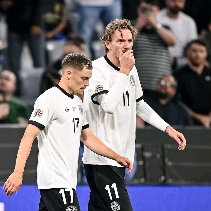 ⚽ SCHOCKIERENDE FUSSBALL-BOMBE! Deutschland droht sein Erfolgsrezept zu verlieren! Früher wanderten junge Talente direkt zum FC Bayern oder Borussia Dortmund – eine goldene Strategie, die den deutschen Fußball groß machte. Heute aber blockieren Vereinsbosse Transfers mit künstlich hohen Preisen – und zerstören damit den Kern des Systems. Während Bayern nach der Champions League greift ✨, verlieren Bundesliga-Clubs den Anschluss. England und arabische Ligen treiben zusätzlich mit Milliarden den Sport in den Abgrund. ⚽