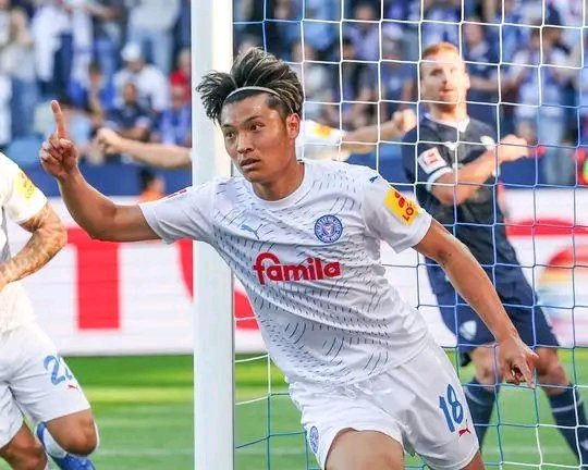 TRANSFER-BOMBE BEI BORUSSIA MÖNCHENGLADBACH! Gladbach schlägt eiskalt auf dem Transfermarkt zu und schnappt sich Holstein-Kiels Torjäger Shuto Machino! ⚡ Der torgefährliche Angreifer, der in Kiel mit seiner Kaltschnäuzigkeit für Furore gesorgt hat, soll nun die Borussia-Offensive auf ein neues Level heben. Fans sind elektrisiert, Experten sprechen von einem echten Coup – dieser Deal könnte die Bundesliga nachhaltig erschüttern! ⚽ Details unten