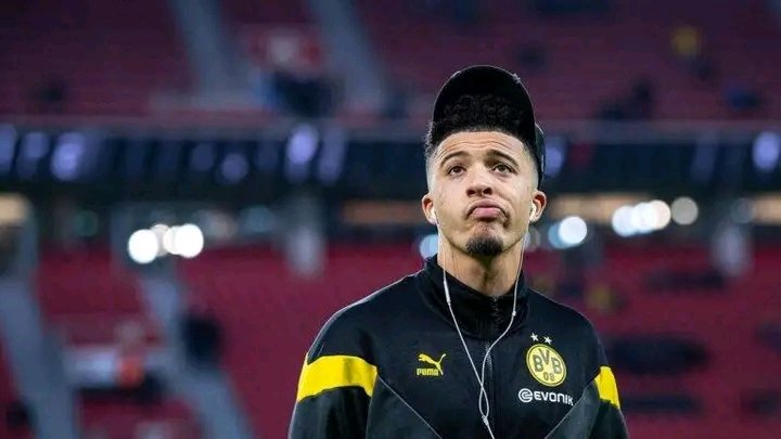 „ES IST OFFIZIELL: Jadon Sancho kehrt zu Borussia Dortmund zurück – und beendet damit sein turbulentes Kapitel bei Manchester United! ⚡ Nach monatelangen Spekulationen, wilden Gerüchten und endlosen Zweifeln steigt der englische Flügel-Star nun wieder in Schwarz-Gelb ein. Fans sind außer sich vor Freude, Experten diskutieren die immensen Auswirkungen auf die Bundesliga. Dortmund startet damit in eine neue Ära voller Power, Tempo und spektakulärer Offensivaktionen – Sancho ist bereit, Geschichte zu schreiben!“