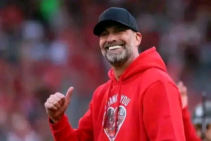 Sensation in Dortmund! Fußball-Deutschland explodiert: Jürgen Klopp kehrt überraschend zum BVB zurück, nachdem er Liverpool verlassen hat! Der charismatische Coach, der die Reds zu legendären Erfolgen führte, sorgt nun für eine Schockwelle in der Bundesliga. Fans, Spieler und Experten sind sprachlos – Klopp bringt Emotionen, Leidenschaft und neue Hoffnung für den BVB. Sein Comeback verspricht spektakuläre Spiele, neue Strategien und einen Neustart, der die gesamte Fußballwelt elektrisiert. Dortmund schreibt jetzt Geschichte!