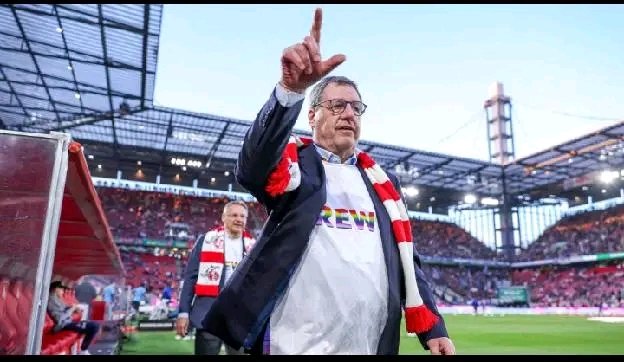 Schock bei 1. FC Köln: Präsident Werner Wolf und Vorstand treten nach Fan-Aufstand und Skandal-Choreo zurück – Das Ende einer Ära? Der Traditionsverein steht vor einem historischen Umbruch: Nach einer Serie von Pannen, einem Choreo-Skandal und massiver Wut der Mitglieder tritt Präsident Dr. Werner Wolf mit seinem gesamten Vorstand zurück. Der FC ist in Aufruhr – die Machtfrage bleibt offen. Fans, Legenden und Kritiker sprechen bereits vom größten Umbruch seit Jahrzehnten. Wer wird das Erbe übernehmen? Der FC Köln steht am Abgrund einer neuen Ära.