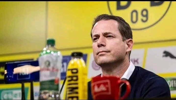 SENSATIONS-COUPLE IN DORTMUND :Vereinsikone und Geschäftsführer Lars Ricken sorgt für eine unfassbare Überraschung: Borussia Dortmund erhält gleich zwei maßgefertigte Luxusbusse – ein Geschenk, das Fans und Spieler gleichermaßen sprachlos macht. Mit dem emotionalen Motto „Wir fahren gemeinsam für den Erfolg“ setzt Ricken ein starkes Zeichen der Einheit, Dankbarkeit und Zukunftsvision. Ein Gänsehaut-Moment, der nicht nur in Dortmund Geschichte schreibt, sondern in ganz Europa für Staunen sorgt! ✨