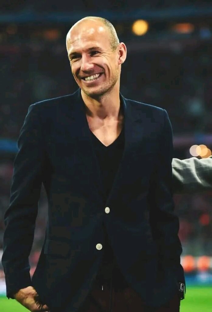 Arjen Robben’s return to FC Bayern Munich is a legendary move, but not as a player – as CEO! This iconic Dutch winger, known for his dazzling skills and crucial goals, is taking on a new challenge. Robben’s appointment signals a strong commitment to tradition, identity and authenticity. As CEO, he’ll leverage his experience, passion and leadership skills to drive the club’s sportive and economic success. Expect a blend of nostalgia and innovation, with Robben preserving Bayern’s heritage while embracing modern football demands.