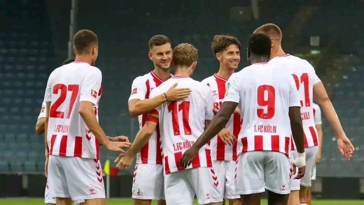 ⚡ MEGA-NEWS AUS KÖLN! ⚡ Lukas Waldschmidt hat die Fußballwelt erschüttert: Der Star-Stürmer des 1. FC Köln verlängert seinen Vertrag sensationell bis 2030! Damit sichert sich der Klub ein Jahrzehnt voller Tor-Explosionen, Leidenschaft und unvergleichlicher Klasse. Fans stehen Kopf, Experten sind sprachlos – ein Deal, der Geschichte schreibt! Von emotionalen Comebacks bis zu spektakulären Siegen: Kölns Offensive wird nie mehr dieselbe sein. Wer dachte, Transfer-Wahnsinn sei vorbei, wird hier brutal eines Besseren belehrt! Die Zukunft des FC Köln ist offiziell revolutioniert – und Waldschmidt ist ihr leuchtendes Herz! ❤️⚽