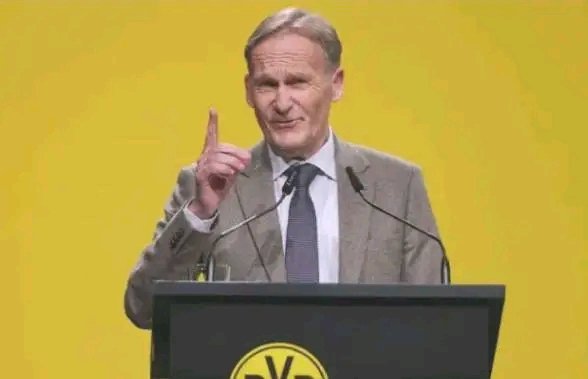 Borussia Dortmund begeistert seine Fans mit einer starken Aktion: Zur Saison 2025/26 senkt der BVB die Ticketpreise spürbar! Damit setzt der Klub ein deutliches Zeichen für Fan-Nähe und bezahlbaren Fußball. Die Gelbe Wand wird lauter denn je – der Signal Iduna Park verspricht Gänsehaut-Stimmung pur für alle!