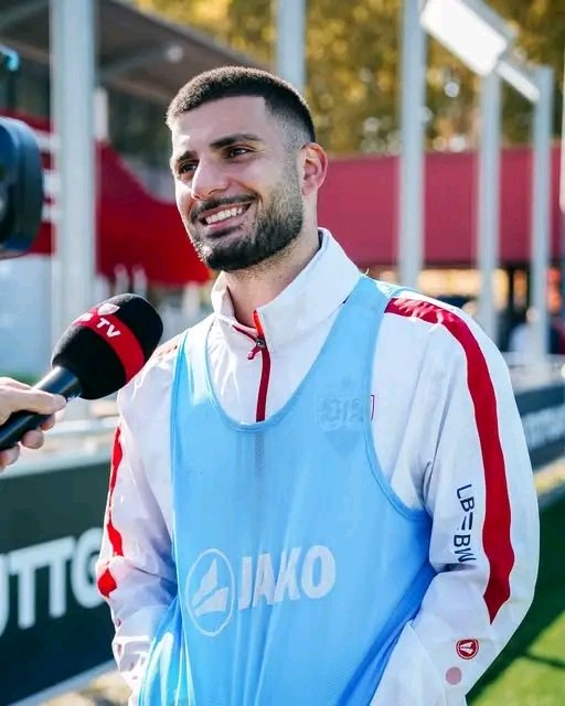 UNGLAUBLICHER STUTTGART-SCHOCK! VfB-Fans RASTEN AUS, nachdem Starstürmer Deniz Undav eine sensationelle Aussage machte – mitten in einem 98-Millionen-Pfund-Angebot von arabischen Investoren! Statt dem Geld nachzujagen, zeigte Undav wahre Größe und erklärte: „Ich lebe und atme für den VfB – ich würde für dieses Wappen sterben!“ ❤️⚽ Seine furchtlose Loyalität löst Schockwellen in ganz Europa aus – ein seltener Akt der Hingabe im modernen Fußball! Stuttgarts Held hat die Versuchung in Triumph verwandelt – und seine Legende für immer besiegelt! ️