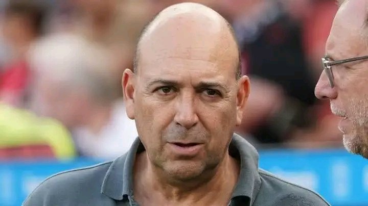 EXPLOSION BEI BAYER LEVERKUSEN! Interne Krise erschüttert den deutschen Meister: Geschäftsführer Fernando Carro und Cheftrainer Kasper Hjulmand sollen sich in einem heftigen Machtkampf gestritten haben – laut Insiderberichten flogen sogar die Fetzen hinter verschlossenen Türen! Der Streit eskalierte so weit, dass ein Schlüsselmitarbeiter suspendiert wurde. Spieler und Staff sind schockiert, Fans ratlos: Bricht jetzt der Erfolg der „Werkself“ auseinander? ⚽ Insider sprechen bereits von einer Gefahr für die Team-Harmonie und Hjulmands Zukunft!