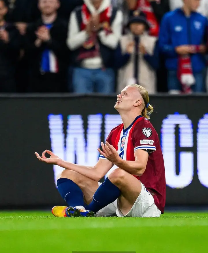 ERLING HAALAND RASTET FÜR NORWEGEN AUS! ⚡ Der Wikinger-Stürmer hat jetzt unglaubliche 49 Tore für sein Land erzielt – darunter 10 in der WM-Qualifikation! Haaland schreibt Geschichte und entfacht Norwegens Traum von der ersten WM-Teilnahme seit Jahrzehnten. ⚽ Jeder Treffer wirkt wie Schicksal, jeder Jubel wie ein Versprechen – ist dies der goldene Moment, in dem Haaland Norwegen endlich auf die Weltbühne führt?