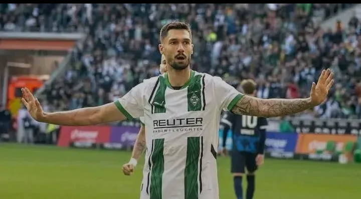 Überschrift: „Treue statt Millionen: Said Tim Kleindienst schockt die Bundesliga – Gladbachs 19-jähriges Supertalent bleibt seinem Herzensklub treu! “ In einer Fußballwelt, die von Geld, Macht und schnellen Wechseln geprägt ist, setzt Said Tim Kleindienst ein starkes Zeichen: Der 19-jährige Ausnahmespieler sagt Nein zu Mega-Angeboten von Bayern München und RB Leipzig – und Ja zu Borussia Mönchengladbach**, seinem Herzensverein. Eine Entscheidung voller Charakter, Loyalität und Liebe zum Klub. Kleindienst zeigt, dass wahre Größe nicht im Preis steht, sondern im Herzen – und schreibt damit ein neues Kapitel echter Borussia-DNA.