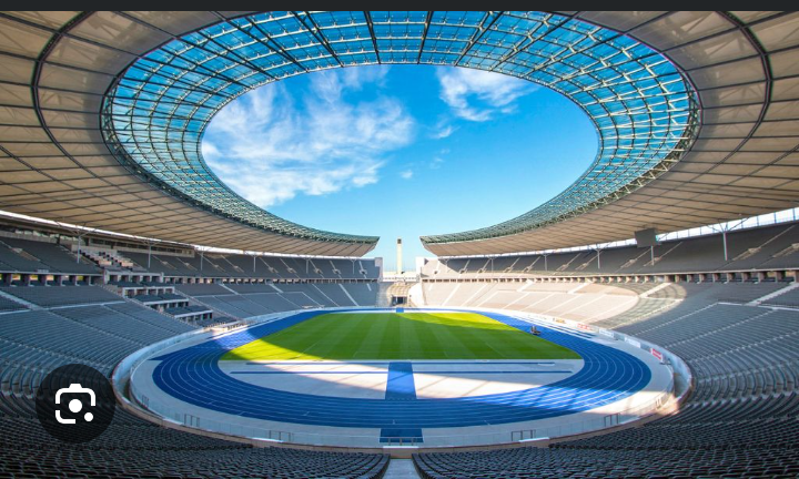 UNION BAUT DIE ZUKUNFT! Union Berlin zündet eine 19,8-MILLIARDEN-PFUND-Stadion-MEGA-BOMBE, die den europäischen Fußball erschüttern wird! ️ Die ikonische Alte Försterei wird zu einer futuristischen Power-Festung – größere Tribünen, lautere Atmosphäre, Hightech pur, VIP-Zonen voller Luxus und Fanbereiche für absolute Eskalation! Globale Investoren sind im Anflug, Bundesliga-Rivalen zittern, und die Fans können die kommende Wahnsinns-Verwandlung vor 2030 kaum glauben! ❤️ Die Tradition bleibt, doch ein neuer Union-Gigant erhebt sich, bereit Deutschland und Europa zu dominieren! ⚡ Die Zukunft ist rot. Die Zukunft ist Berlin!