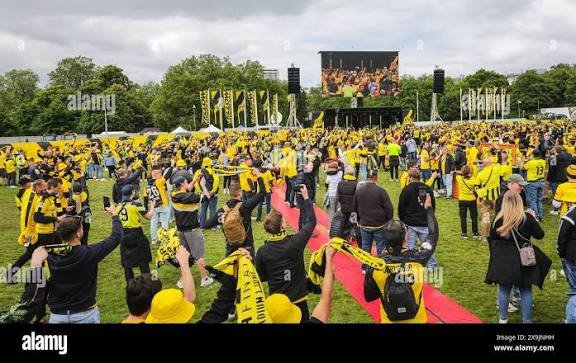SENSATION IN DORTMUND! BORUSSIA DORTMUND CEO HANS-JOACHIM WATZKE BRICHT DAS SCHWEIGEN – OFFIZIELL NEUE „MATCHING BAND“-REVOLUTION ANGEKÜNDIGT! ⚽ Die Fans RASTEN völlig aus – ganz Dortmund bebt vor Begeisterung! Watzke bringt frischen Wind in den Verein, etwas, das es in der BVB-Geschichte noch nie zuvor gegeben hat! „Das ist erst der Anfang einer neuen Ära“, verspricht Watzke. Fans sprechen von Gänsehaut-Momenten und einer goldenen Zukunft unter seiner Führung. Borussia Dortmund schreibt gerade Geschichte – und jeder will dabei sein!