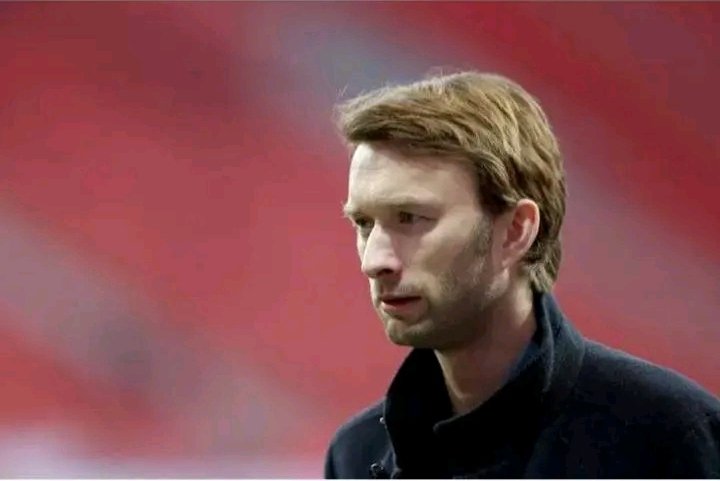 SCHOCKWELLEN IN LEVERKUSEN! Bayer-04-Legende Simon Rolfes ist nach einem belastenden Vorfall zutiefst traumatisiert – die gesamte Fußballwelt steht unter Schock! Fans sind fassungslos, Mitspieler in Tränen, und der Verein steht still. ⚽ Der sonst so lächelnde Sportdirektor erlebt nun einen der dunkelsten Momente seines Lebens. Aus ganz Deutschland strömen Nachrichten voller Liebe und Kraft. ❤️ #BleibStarkSimon ❤️