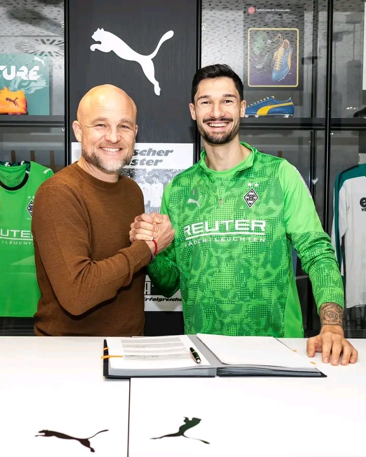 Große Freude bei den Fohlen! Borussia hat den Vertrag mit Tim Kleindienst vorzeitig um ein weiteres Jahr verlängert – der Stürmer bleibt nun bis 30. Juni 2029 Teil des Teams.