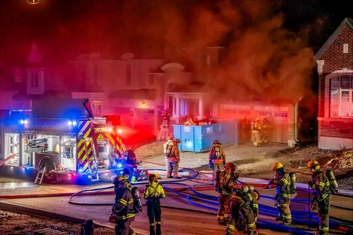 TRAGÖDIE ERSCHÜTTERT RB LEIPZIG – DER VEREIN STEHT UNTER TIEFER TRAUER RB Leipzig steht unter Schock. Eine Tragödie hat den Verein erschüttert und Spieler, Mitarbeiter sowie Fans in tiefe Trauer und Stille versetzt. Was eigentlich ein Tag voller Vorbereitung und Zuversicht hätte sein sollen, wurde zu einem der dunkelsten Momente in der jüngeren Vereinsgeschichte.
