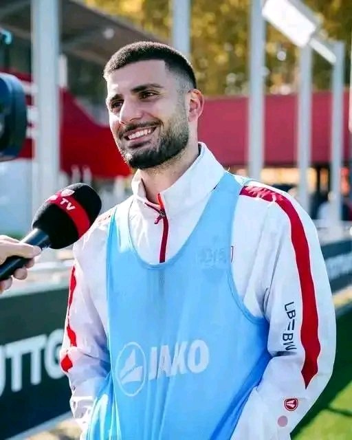 UNGLAUBLICHER STUTTGART-SCHOCK! VfB-Fans RASTEN AUS, nachdem Starstürmer Deniz Undav eine sensationelle Aussage machte – mitten in einem 98-Millionen-Pfund-Angebot von arabischen Investoren! Statt dem Geld nachzujagen, zeigte Undav wahre Größe und erklärte: „Ich lebe und atme für den VfB – ich würde für dieses Wappen sterben!“ ❤️⚽ Seine furchtlose Loyalität löst Schockwellen in ganz Europa aus – ein seltener Akt der Hingabe im……………..