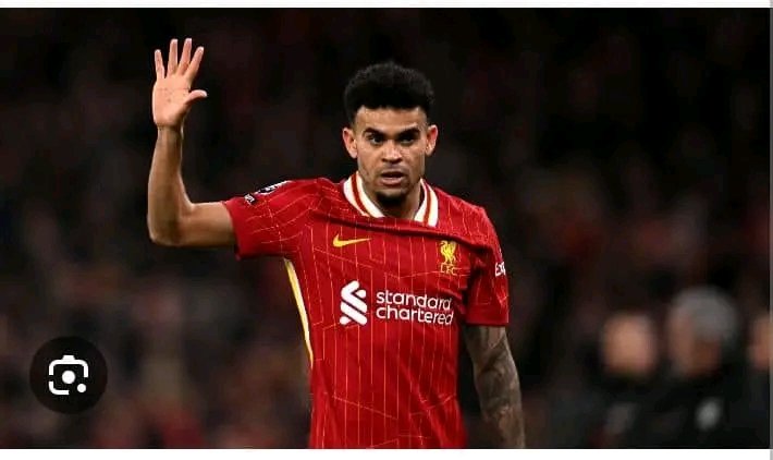 Der Spieler von Bayern München, Luis Díaz, hat die Sportwelt mit einer selbstlosen Tat schockiert, die weit über den Fußball hinausgeht. Nach der Unterzeichnung seines Bundesliga-Vertrags traf Luis Díaz die mutige und mitfühlende Entscheidung, seinen gesamten Unterschriftsbonus von zwei Millionen Dollar dem Kampf gegen Obdachlosigkeit in Deutschland zu spenden. Diese Geste gilt als eine der Grosz u gigs ten Handlungen, die je von einem Profisportler vollbracht wurden, und…