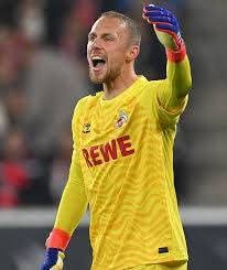 Unglaublich, aber wahr – in einer Zeit, in der Geld und Ruhm oft über alles gehen, setzt Marvin Schwäbe ein Zeichen, das die Bundesliga erschüttert! Der Stammtorhüter des 1. FC Köln lehnt ein spektakuläres Angebot von Bayer Leverkusen ab – und bleibt den Geißböcken treu.