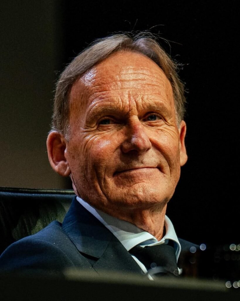 Ganze Stadt. Ganze Südtribüne. Ganz Borussia Dortmund – und an ihrer Spitze einer, der seit Jahrzehnten wie kaum ein anderer für die Identität dieses Vereins steht