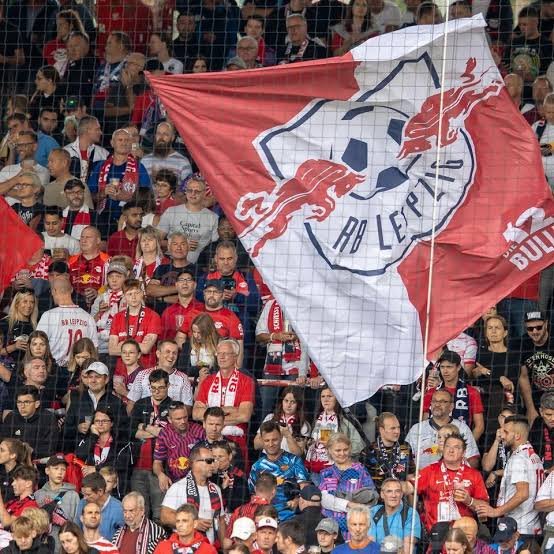 Leipzig-Fans feiern große Neuigkeiten! Ab Januar sollen RBL-Anhänger Geld verdienen – Freude überall