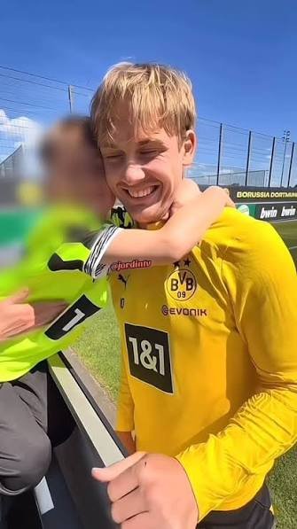 Er wählt das Herz über die Tränen! Borussia-Star lehnt Ruhepause ab – während sein Sohn gegen Krebs kämpft.