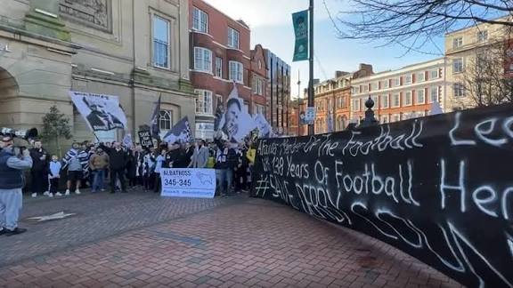 FANS SHOW LOYALTY! DERBY COUNTY SUPPORTERS STAND BEHIND THEIR STAR AMID CONTROVERSY