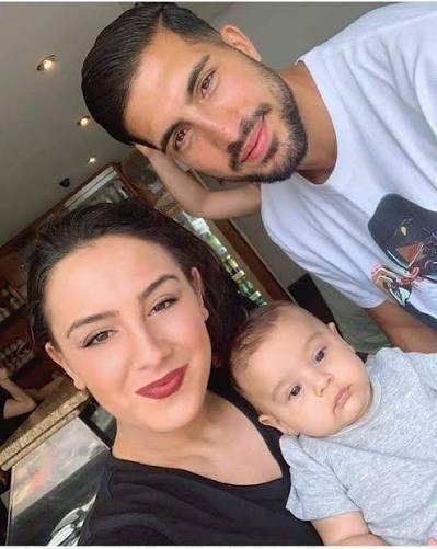 Doppeltes Glück bei Borussia Dortmund! BVB-Kapitän Emre Can erwartet nicht nur ein Baby – sondern Zwillinge! Die ganze Fußballwelt jubelt mit dem Mittelfeld-Star, der privat jetzt eine der größten Überraschungen seines Lebens erlebt. Familie verdoppelt, Freude verdoppelt – Emre Can startet in ein unvergessliches neues Kapitel! ❤️⚽✨