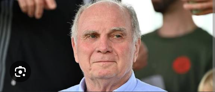 BAYERN-MÜNCHEN-SCHOCK-BOMBE! Panik und Herzschmerz erschüttern ganz Deutschland! ⚡ Vereinslegende Uli Hoeneß, die Seele und das Herz des FC Bayern München, wurde mit einer schweren Erkrankung ins Krankenhaus eingeliefert. Fans, Spieler und Legenden vereinen sich im Gebet für den Mann, der ein Imperium aus Leidenschaft, Stärke und Stolz erschuf. ❤️⚽ Vom Spieler zum Präsidenten – Hoeneß prägte Generationen. Ein Kämpfer der roten Dynastie steht nun vor seinem härtesten Duell. #WerdeBaldGesundUli #MiaSanMia ❤️