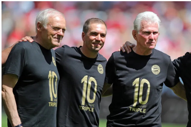 Bayern-Legende im Rampenlicht! Philipp Lahm schickt Schockwellen durch Deutschland, nachdem er eine Rückkehr zu den Rekordmeistern nicht ausgeschlossen hat! ⚡ Der ehemalige Kapitän – bekannt für seine Klasse, Führungsstärke und Intelligenz – deutete eine mögliche Rückkehr in einer wichtigen Rolle an und brachte Fans sowie Insider zum Brodeln! ❤️ Lahm sagte geheimnisvoll: „Man weiß nie, was die Zukunft bringt.“ Steht Bayerns nächste große Revolution unter der Führung des stillen Generals bevor? Die Allianz Arena hält den Atem an… #LahmComeback #BayernSchock #BundesligaDrama