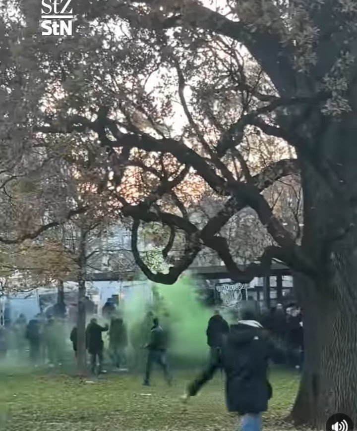 Der VfB Stuttgart empfängt am Donnerstagabend in der Europa League Feyenoord Rotterdam. Die auswärtigen Fans sind für ihre ausgelassenen Feiern vor dem Anpfiff bekannt. In Stuttgart wurden sie am Treffpunkt der Fans im Biergarten bei Sonja Merz im Schlossgarten und beim Fanmarsch gesehen. ⚽️ Unter dem Link könnt Ihr nachlesen, wie das Spiel verläuft und wo die Fans sich zuvor aufgehalten haben……..