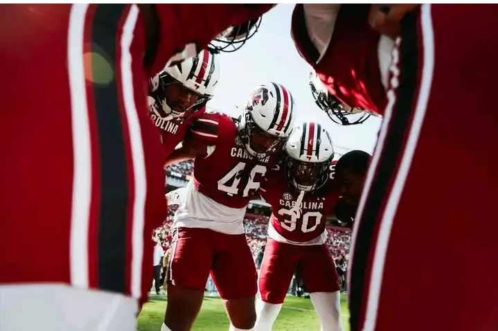 ❤️ SAY YES IF YOU BLEED GARNET & BLACK — A POWERFUL CALL TO ALL SOUTH CAROLINA GAMECOCKS FANS! ❤️ A rallying cry rises across the Gamecock Nation, uniting everyone who lives and breathes the pride of South Carolina. This is more than a chant — it’s a declaration of loyalty, passion, and unbreakable spirit. From Williams-Brice Stadium to every corner of the state, true fans stand tall, roaring their love for the Gamecocks. Say YES if your heart beats for South Carolina’s strength, tradition, and unstoppable energy.
