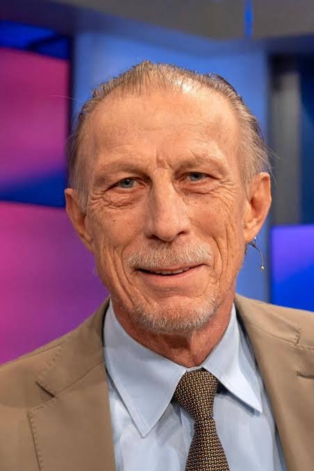 Christoph Daum wird unsterblich: Bayer 04 Leverkusen ehrt Trainerlegende mit Bronzestatue am Stadion