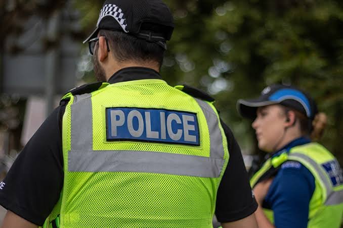 In Stuttgart herrscht tiefe Trauer und Fassungslosigkeit, nachdem erschütternde Nachrichten rund um den VfB Stuttgart bekannt wurden. Was ein ganz normaler Tag hätte sein sollen, entwickelte sich zu einem der dunkelsten Momente der jüngeren Vereinsgeschichte – eine Tragödie, die Fans und Stadt gleichermaßen in Schmerz versetzt hat.