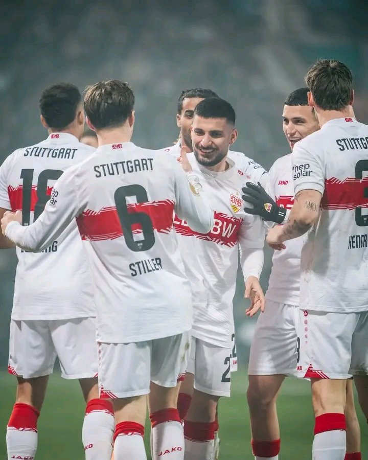 Im emotional aufgeladenen Bochumer Ruhrstadion bewahrt der VfB beeindruckende Ruhe und Effizienz. Zwei präzise platzierte Kopfbälle bringen die Partie in der K.o.-Phase früh auf Stuttgarter Kurs und nehmen dem Gegner den Druckaufbau. Mit starker Präsenz, klarem Plan und eiskalter Chancenverwertung sichern sich die Schwaben nicht nur den verdienten Einzug ins Viertelfinale, sondern stellen zugleich eine bemerkenswerte Bestmarke auf. Ein souveräner Auftritt, der ihre Ambitionen eindrucksvoll unterstreicht.