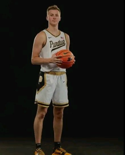 BASKETBALL EARTHQUAKE! The NCAA just DROPPED a stunning bombshell: Purdue superstar Fletcher Loyer has been crowned the OFFICIAL 2025 Poster Boy of the Big Ten! This shocking announcement sends shockwaves through college hoops, cementing Loyer as the face of dominance, swagger, and next-level talent. Fans are buzzing, rivals are rattled, and Purdue Nation is exploding with pride as their sharpshooting phenom rises to national icon status. This isn’t just an honor—it’s a statement that Fletcher Loyer OWNS the Big Ten spotlight!