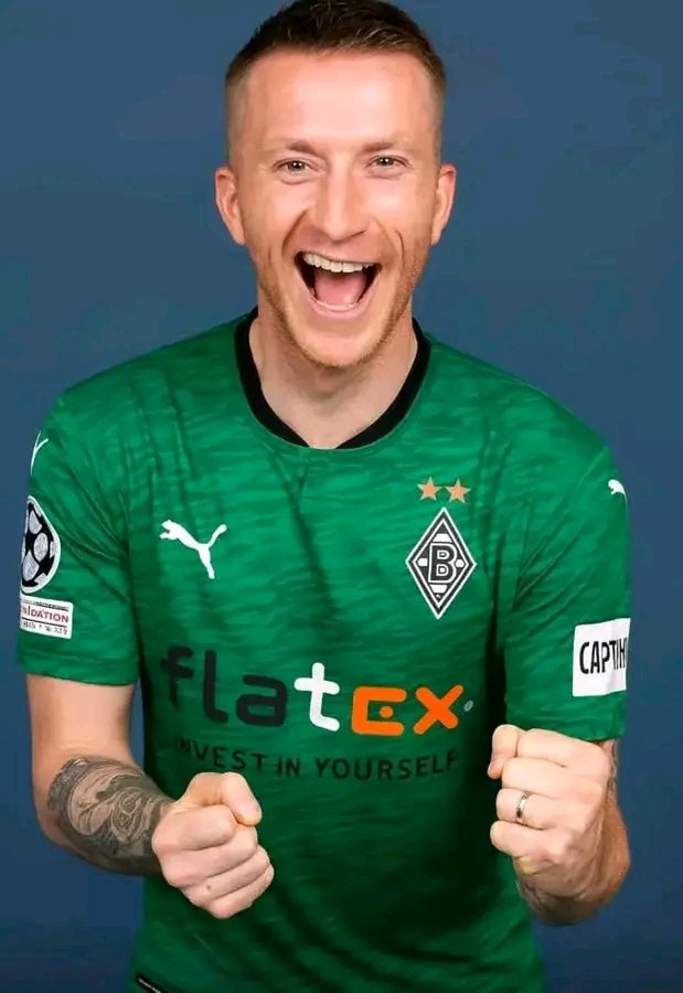 BREAKING! Marco Reus kehrt spektakulär zu Borussia Mönchengladbach zurück und löst im Borussia-Park pure Begeisterung aus. Der einstige Fohlen-Liebling, der 2012 die Herzen der Fans eroberte, sorgt erneut für magische Momente. Seine Rückkehr verspricht Nostalgie, Euphorie und neue fußballerische Höhen. Gladbach erlebt damit einen emotionalen Neustart, und Reus wird wieder zum Symbol für Leidenschaft, Klasse und Träume auf dem Platz. Fans können sich auf unvergessliche Momente freuen.