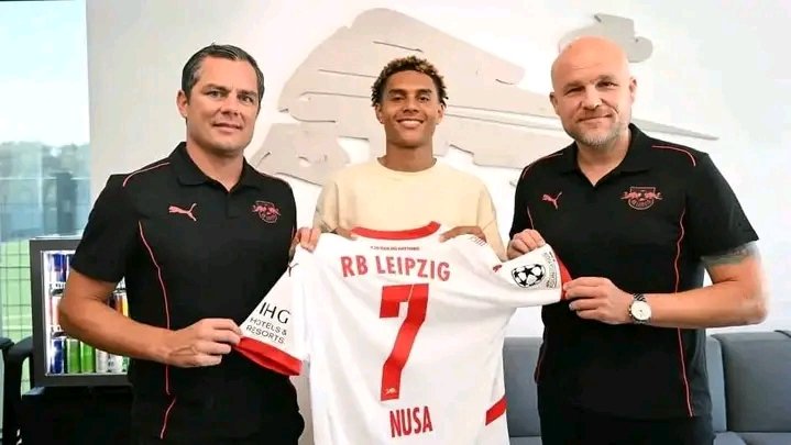 Ein starkes Signal aus Leipzig: RB Leipzig bindet Top-Talent Antonio Nusa langfristig an den Verein. Mit der vorzeitigen Vertragsverlängerung des hochveranlagten Offensivspielers senden die Sachsen eine klare Botschaft an die Fußballwelt. Leipzig setzt konsequent auf Zukunft, Entwicklung und sportliche Ambitionen. Der Klub unterstreicht damit seinen Anspruch, ein modernes Top-Projekt in Europa zu bleiben und junge Ausnahmetalente nicht nur zu entdecken, sondern dauerhaft zu formen und zu halten.