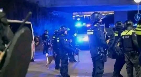 Schock und Trauer: Stuttgart steht vor einem der schwersten Momente in der Vereinsgeschichte Über der Alten Försterei liegt eine überwältigende Stille, Fans und Mannschaft sind tief betroffen. Aus anfänglicher Sorge wurde ein emotionales Beben, das weit über Stuttgart hinaus Aufmerksamkeit und Mitgefühl in ganz Deutschland auslöst. — Wenn du willst, kann ich daraus einen vollständigen 300-Wort-Beitrag im Boulevard-Stil machen, der die Emotionen noch intensiver einfängt. Soll ich das tun?