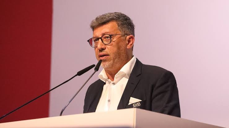 Schockwellen im deutschen Fußball: Geheimer Milliarden-Investor plant spektakuläre Übernahme des VfB Stuttgart – Fans gespalten, Stadt in Alarmbereitschaft